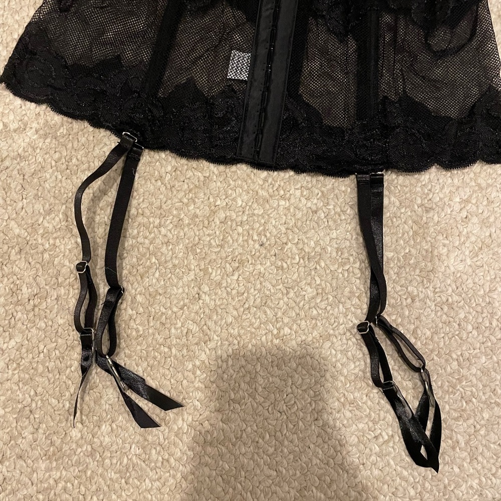 Lace Garter belt - never worn